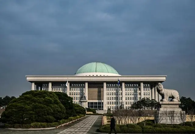 国会議事堂の敷地に北朝鮮の「汚物風船」が落下＝韓国