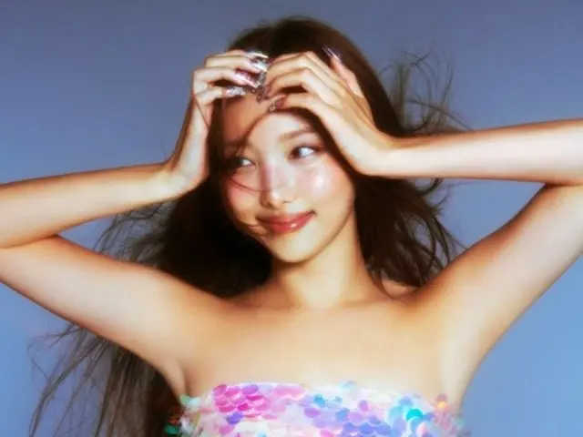 TWICE's NAYEON ranks 7th on the US Billboard 200...the first K-Pop female solo artist to achieve this feat!