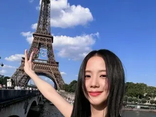 BLACKPINK's JISOO, the beauty that catches your eye before the Eiffel Tower
