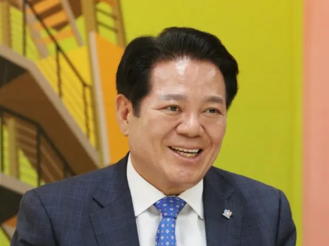 Anyang Mayor Choi Dae-ho challenges Democratic Party supreme council member to "represent the voice of local governments"