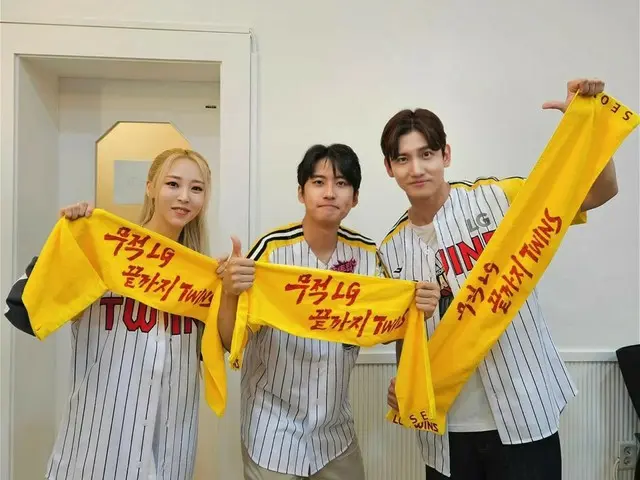 "TVXQ" Changmin, YouTuber Mimi Minwoo & "MAMAMOO" MOON BYUL watch baseball