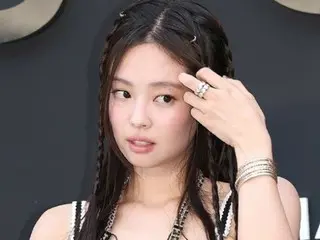 BLACKPINK's Jennie smokes indoors, on-site staff testifies? "It's not a non-smoking area, and it's painful to see her keep apologizing"
