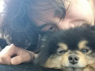 "Currently serving in the military" "BTS" V, "I miss you, Yeontan"... Winking in a photo with his beloved dog