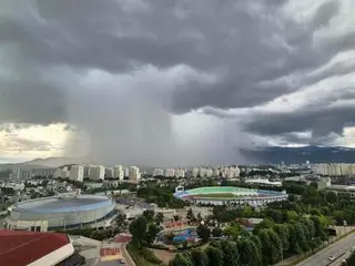 "It's like a hole in the sky" Heavy rain in some areas... Strange photo becomes Hot Topic = South Korea