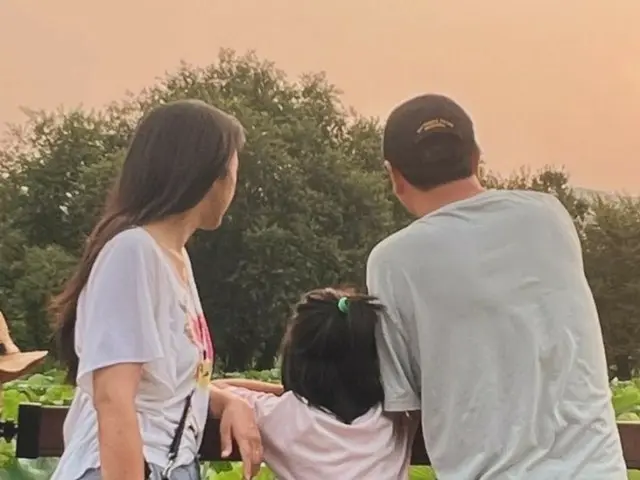 “韓国人映画監督と結婚”中国出身女優タン・ウェイ、一人娘を連れ幸せな結婚10周年旅行