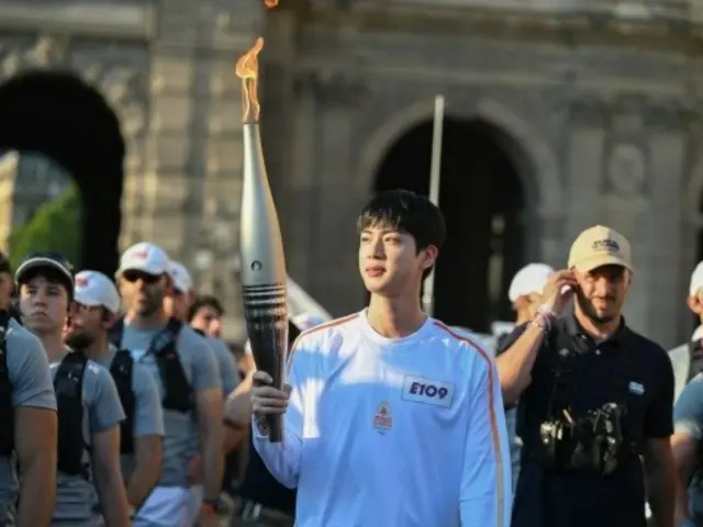 BTS' JIN, who participated in the Paris Olympic Torch Relay, attracts worldwide media attention... "Wherever I went, there were ARMYs"