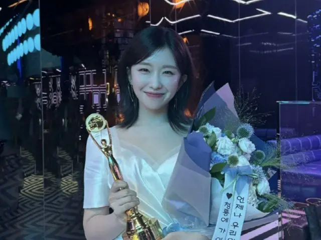 "SNL" Yoon GaYi wins New Female Entertainer Award at "Blue Dragon Series Awards"... "I came to celebrate..."