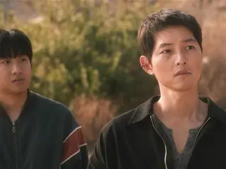 "In This Bad World" Song Joong Ki plays a man from the underworld whose sad past is hidden in his dark eyes... Full movie footage released
