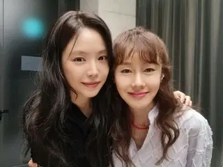 Actress Kim Jisoo and Song Naeun (former Apink) in a two-shot, "I wanted to meet the cute girl"... "Mom and daughter" visual