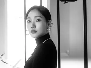 Actress Kim GoEun, elegant charisma that breaks through the black and white...her starring movie "Tomb Ruin/Pamyo" to be released in Japan
