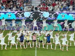 "NewJeans" performs halftime show at Munich vs Tottenham... Energetic performance