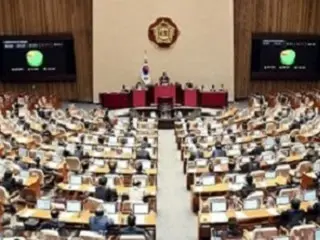 People's Power: "Civil Livelihood Bill comes first" vs. Opposition camp: "We should resolve this through the political situation that has been stalled by the president" = South Korea