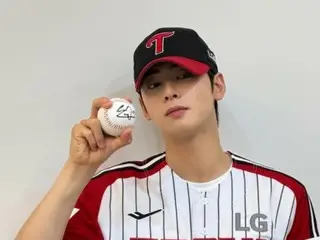 ASTRO's Cha EUN WOO lights up Jamsil Baseball Stadium... the victory fairy appears