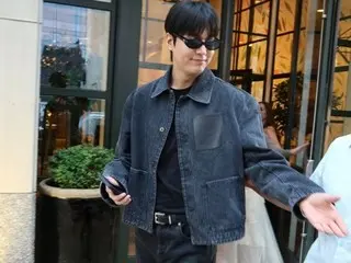 Actor Lee Min-ho spotted in New York City... his superstar aura is undeniable