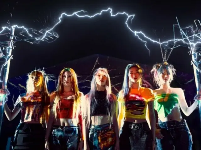 "LE SSERAFIM" shows shocking visuals with "CRAZY"... Concept photos that are struck by lightning