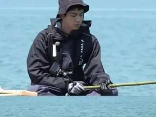 "BTS" JIN, "I want to catch a tuna" Trying to fish with a homemade fishing rod = (I wish I could have taken a rest)