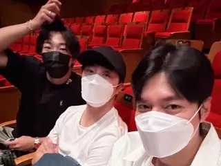 Jung Il Woo, Lee Minho x Woo DoHwan, supporting Kim Bum... A photo of them watching the musical "Gentleman's Guide: Love and Murder"