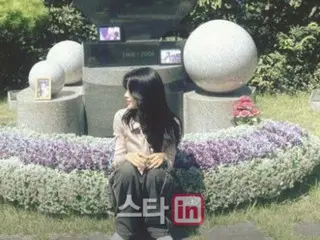 Choi Joon Hee visits the grave of the late Choi Jin Sil, "I get strength from my mother"