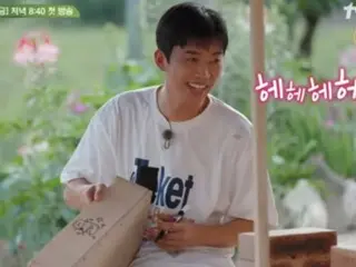 Lim Young Woong appears on "Three Meals a Day" with a handful of presents