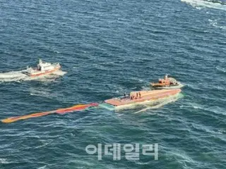 Fishing boat capsizes off the coast of Gunsan, South Korea... All eight people rescued