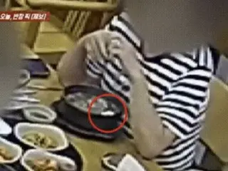 "Tissues from Galbitang" customer doesn't pay... CCTV shows tissues used to wipe mouth falling = Korea