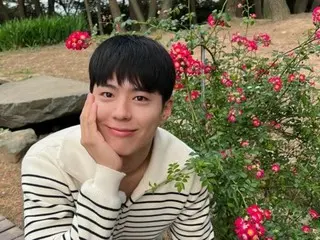 Park BoGum, a young man more beautiful than a flower... a perfect example of good looks