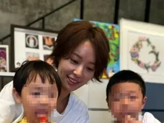 "Divorce → Public Dating → Breakup" actress Hwang Jung Eum, happy time with her two sons at mid-autumn celebration... showing off her slender legs