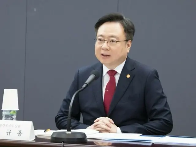 Minister of Health and Welfare Cho Kyu-hong: "Requesting investigation into 43 cases of blacklisted doctors...Investigation ongoing for updates" = South Korea