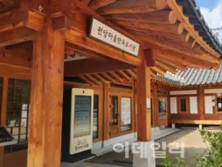 Dobong History and Culture Trail in Seoul features the tomb of a princess who contributed to the creation of Hangeul and the oldest ginkgo tree in Seoul. (Korea)