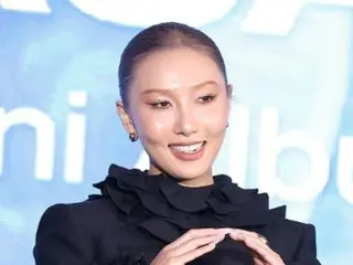 Hwasa (MAMAMOO) challenges herself to another extraordinary choreography in the "butt dance" of her new song "NA"... "It's provocative, but I'm sure there's no bad intention behind it"