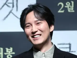 Actor Kim Nam Gil gives shoes to 150 staff members of the new TV series "The Fiery Priest 2"... A heartwarming story that shows his "generosity"