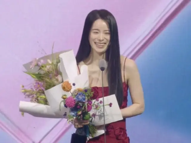 Lim Ji-Yeon, star of the film "Revolver," wins Best Supporting Actress award at the Buil Film Awards