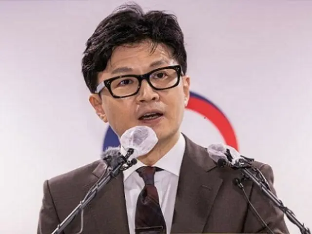 Both Han Dong-hoon, head of the People's Power Party, and Lee Jae-myung, head of the Democratic Party, said, "The election campaign is turning into a political battlefield with the slogan 'bring down the president.'" (Korea)