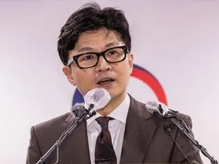 Both Han Dong-hoon, head of the People's Power Party, and Lee Jae-myung, head of the Democratic Party, said, "The election campaign is turning into a political battlefield with the slogan 'bring down the president.'" (Korea)