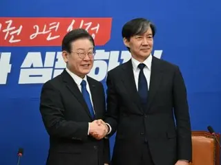 Democratic Party leader Lee Jae-myung: "Thank you to Cho Kuk, chairman of the Fatherland Reform Party, for your support in the campaign... We will work together with the Fatherland Reform Party to lead the country to victory" (South Korea)