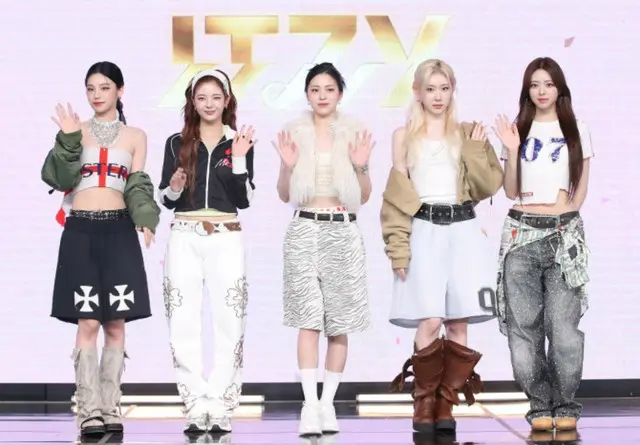 「ITZY」、ニューアルバム「GOLD」リリース記念記者懇談会開く…“覚悟を決めて準備”01