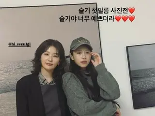 "LOVELYZ" former member Lee Mi-joo visits photo exhibition of "94 friend" SEULGI (Red Velvet)