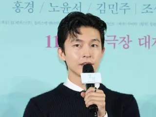 Hong Kyung tries sign language for the first time for the movie "Hearing the Story"