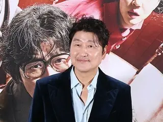 Song Kang-ho becomes the manager of a volleyball team... in the movie "One Victory"