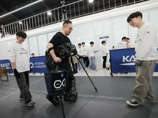 Korea Advanced Institute of Science and Technology unveils wearable robot for the disabled, making it easier for paralyzed patients to walk (Korea)