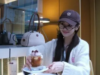 Actress Somi-in's pure beauty cannot be hidden even with a cap and glasses