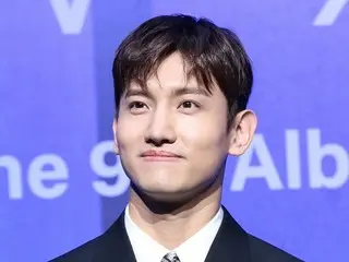 TVXQ's Changmin and Minho (SHINee) are in charge of MCing the meeting for their comeback... They rush to the venue while preparing for the Japan tour