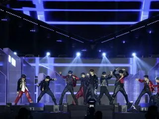 "TREASURE", as expected of global stars... a powerful performance