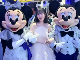 Actress Park Bo Young looks like a Disney princess straight out of an anime... smiling happily between Mickey and Minnie