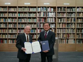 Japanese archaeologist donates materials to National Museum of Korea, contributing to research development