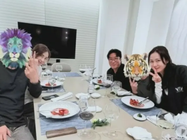 Actress Song Yeji-in has a healing dinner with close friends despite her busy schedule... "Did I say I love you?"