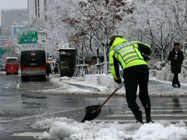 38 accidents reported in Seoul after falling and colliding amid worst snowfall in history