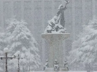 The first snow in South Korea turns into heavy snow = South Korean meteorologists who predicted this summer's extreme heat predict this winter's severe cold