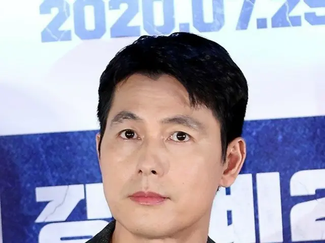 Jung Woo Sung, who is involved in an illegitimate child scandal, is uncertain as to whether he will attend "Blue Dragon" today... Will he go ahead with it or avoid it?