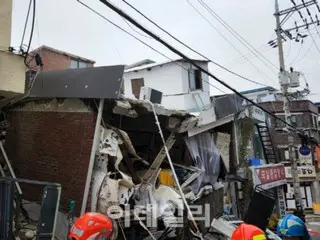 Record snowfall causes 50-year-old house to collapse in Seongnam, South Korea